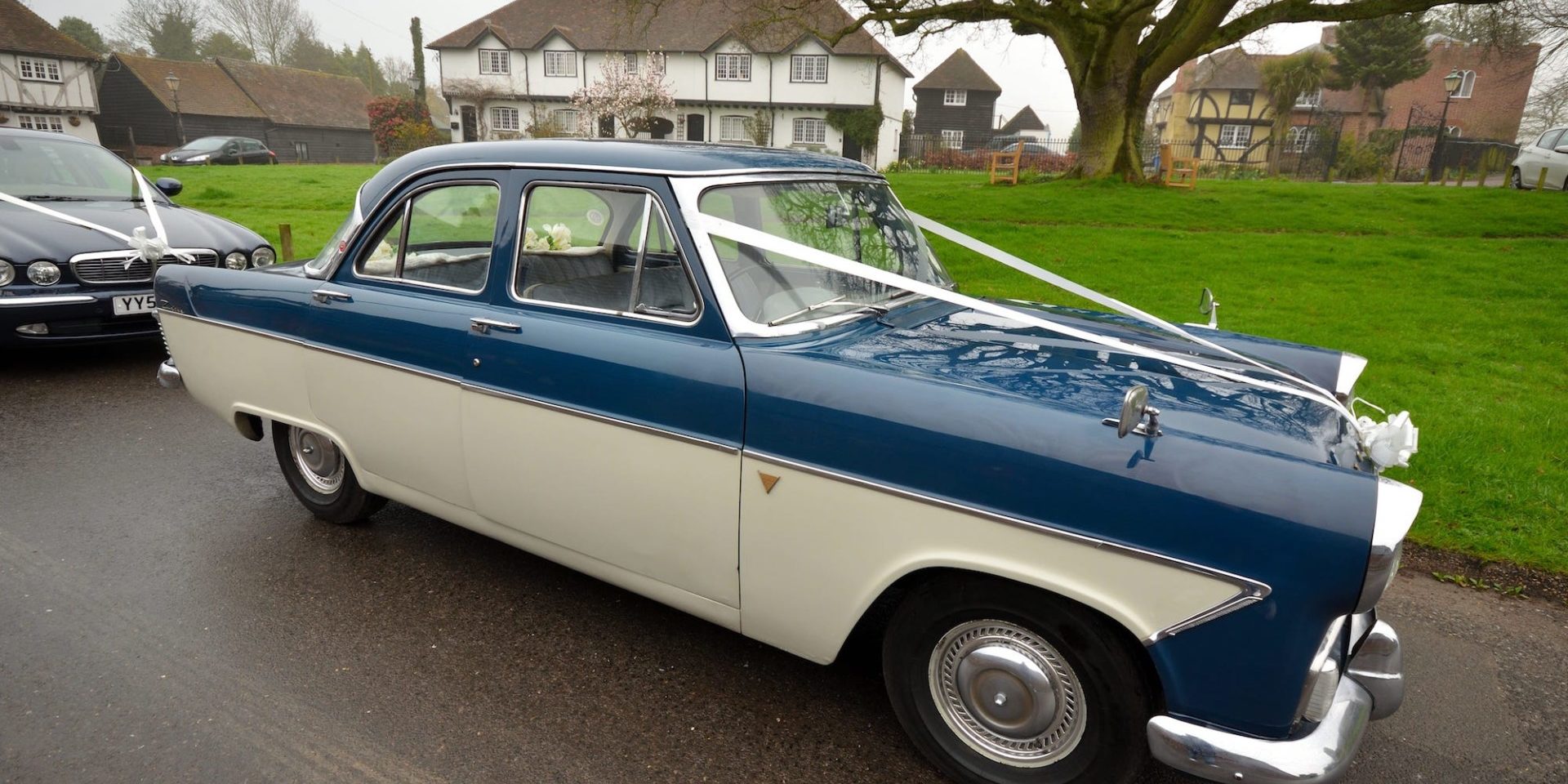 Ford Zodiac | Kent Classic Wedding Cars