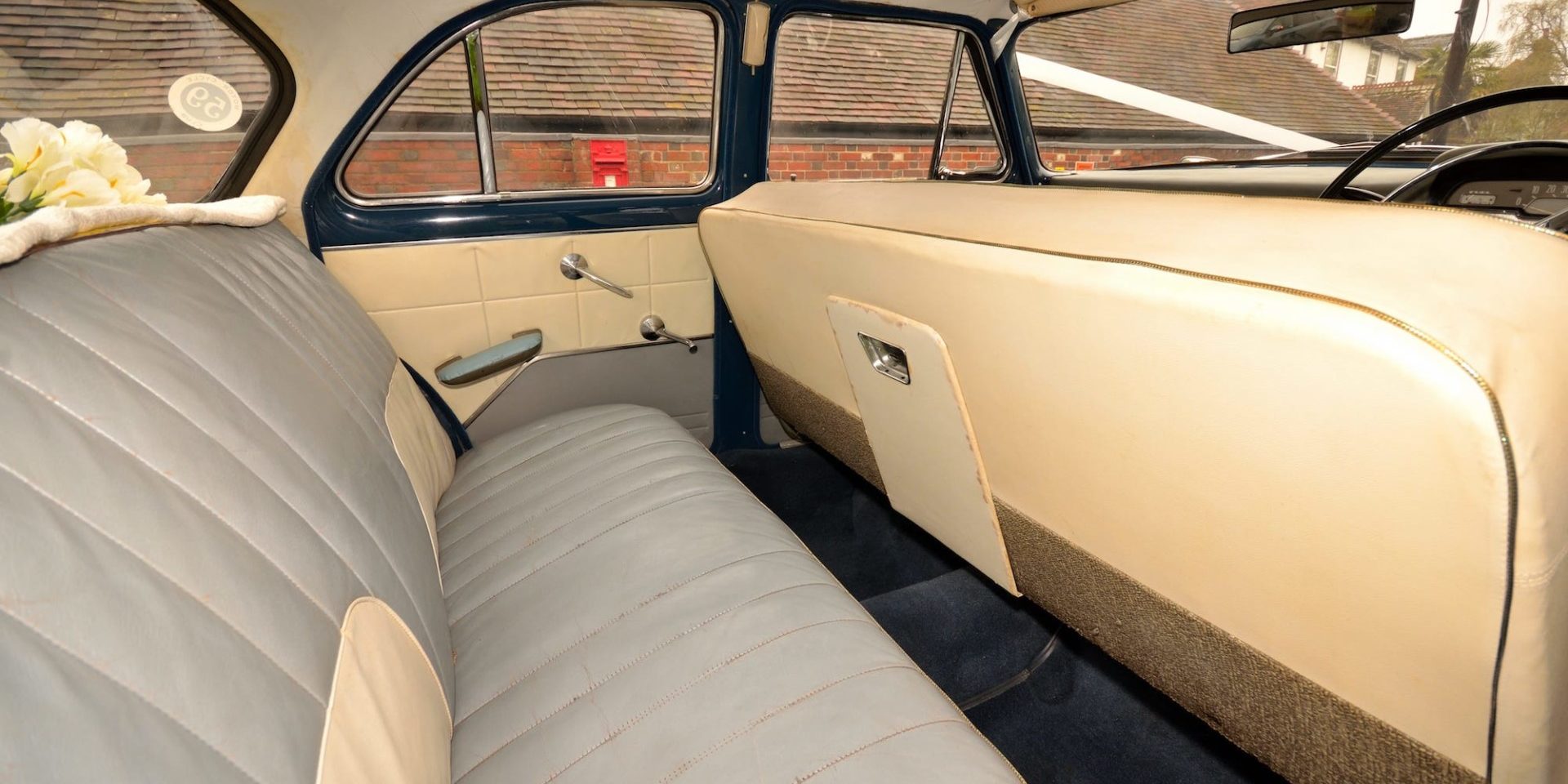 Ford Zodiac | Kent Classic Wedding Cars